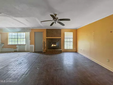Living - 111 Friars Cv, Jackson, MS 39212 photo 1 of 6