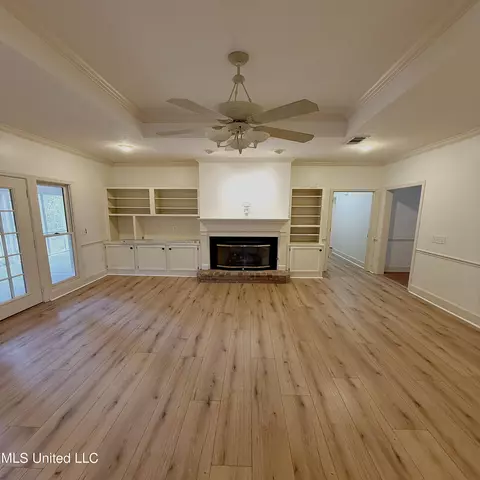 Living - 118 Northwind Dr, Brandon, MS 39047 photo 1 of 1