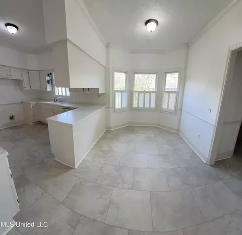 Dining - 118 Northwind Dr, Brandon, MS 39047 photo 2 of 2