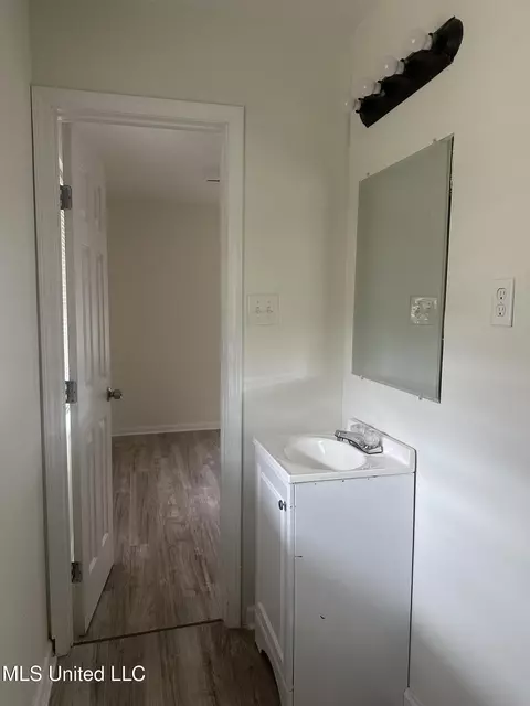 Bath - 5270 Mattox St, Jackson, MS 39209 photo 4 of 4
