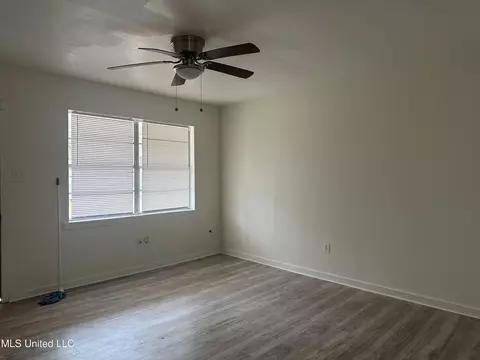 Living - 5270 Mattox St, Jackson, MS 39209 photo 4 of 6