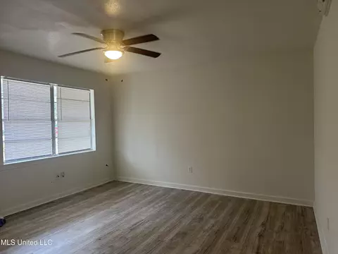 Living - 5270 Mattox St, Jackson, MS 39209 photo 6 of 6