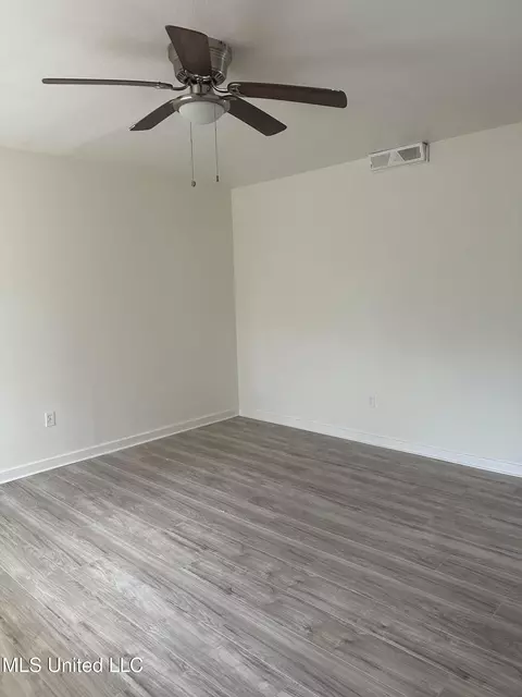 Living - 5270 Mattox St, Jackson, MS 39209 photo 1 of 6