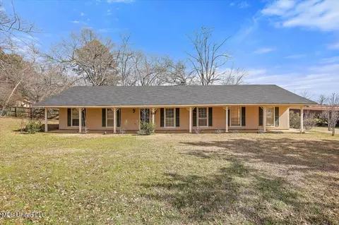 221 Pecan Hill Dr, Madison, MS 39110