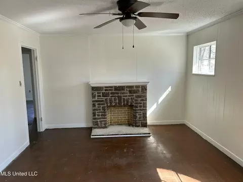 Living - 2001 Paden St, Jackson, MS 39204 photo 1 of 2