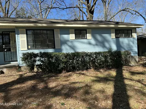 Exterior - 2001 Paden St, Jackson, MS 39204 photo 2 of 3