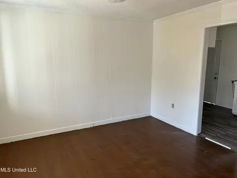 Living - 2001 Paden St, Jackson, MS 39204 photo 2 of 2