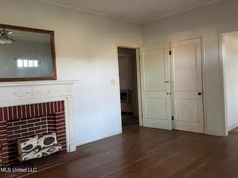 Living - 331 W North St, Kosciusko, MS 39090 photo 3 of 3