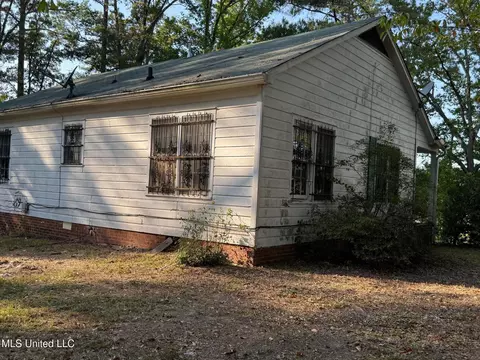 Exterior - 331 W North St, Kosciusko, MS 39090 photo 5 of 6