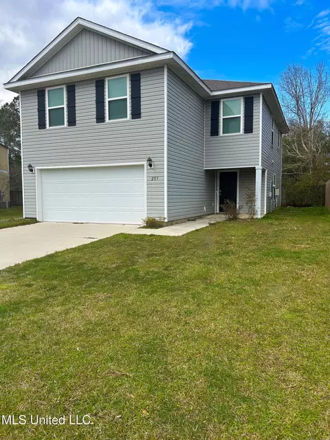 2113 Toulouse St, Ocean Springs, MS 39564