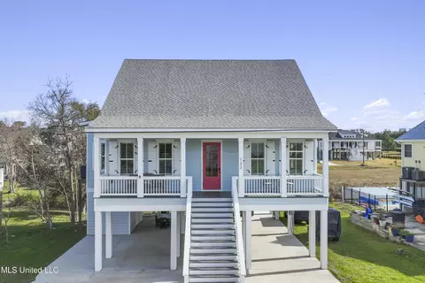 122 Aiken Rd, Waveland, MS 39576