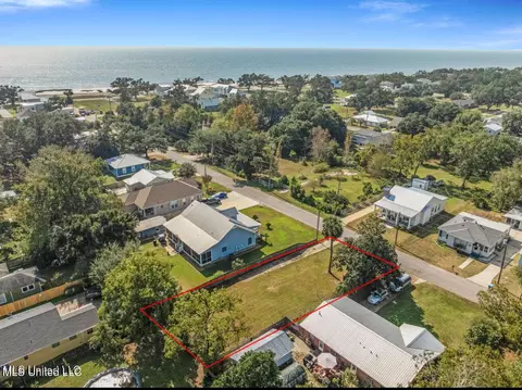 804 Reginault Ave, Gulfport, MS 39501