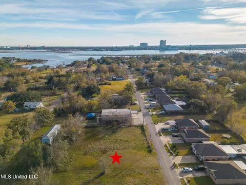 10078 Byrd Ave, D'iberville, MS 39540