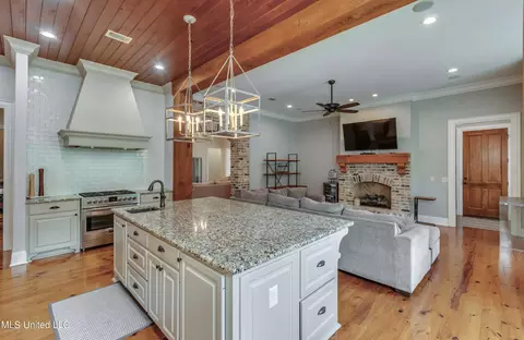 Kitchen - 202 Cedar Woods Cir, Madison, MS 39110 photo 2 of 6
