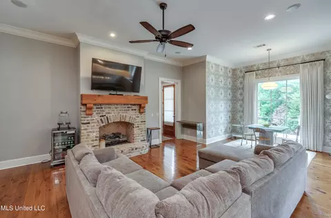 Living - 202 Cedar Woods Cir, Madison, MS 39110 photo 7 of 7