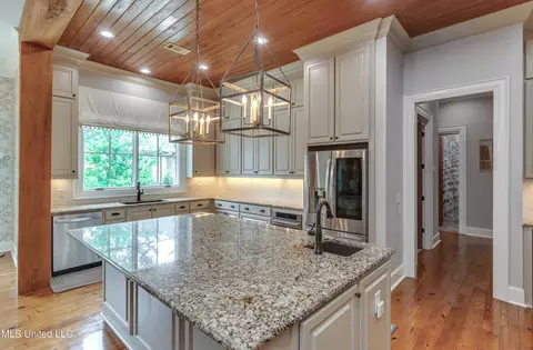 Kitchen - 202 Cedar Woods Cir, Madison, MS 39110 photo 3 of 6