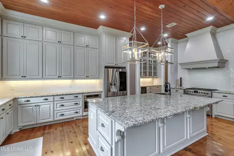 Kitchen - 202 Cedar Woods Cir, Madison, MS 39110 photo 4 of 6