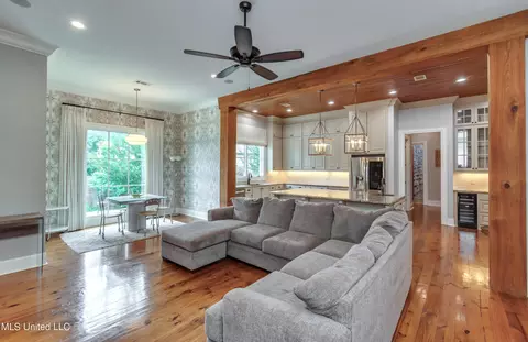 Living - 202 Cedar Woods Cir, Madison, MS 39110 photo 6 of 7