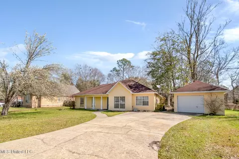 6904 Andover St, Moss Point, MS 39563