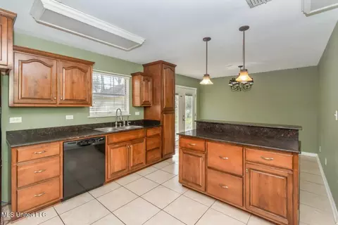 Kitchen - 6904 Andover St, Moss Point, MS 39563 photo 3 of 6