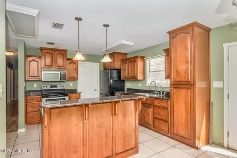 Kitchen - 6904 Andover St, Moss Point, MS 39563 photo 2 of 6