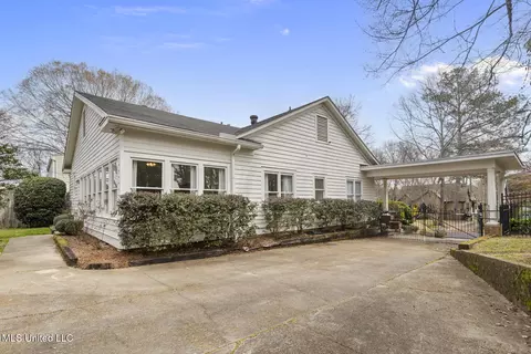 1827 Saint Ann St, Jackson, MS 39202 photo 4