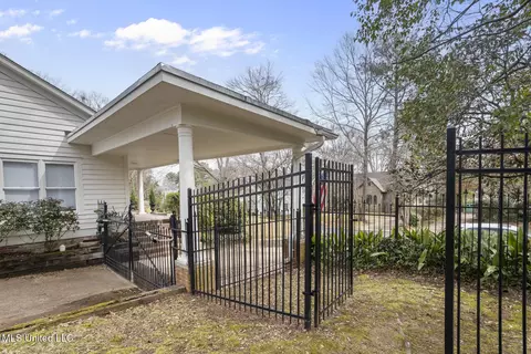 1827 Saint Ann St, Jackson, MS 39202 photo 5