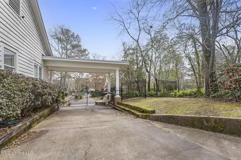 1827 Saint Ann St, Jackson, MS 39202 photo 6