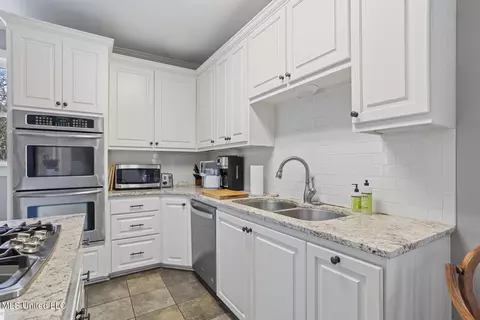 1827 Saint Ann St, Jackson, MS 39202 photo 21