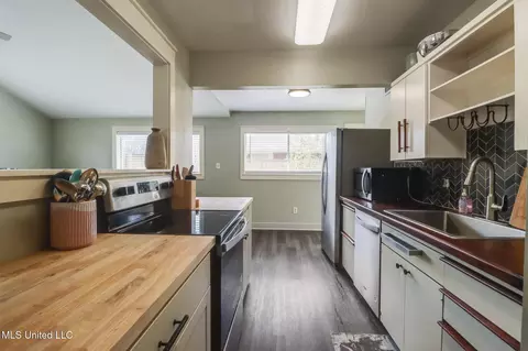 Kitchen - 111 Warwick St, Long Beach, MS 39560 photo 2 of 3