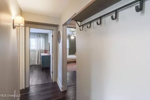 Entry Way - 111 Warwick St, Long Beach, MS 39560 photo 1 of 1