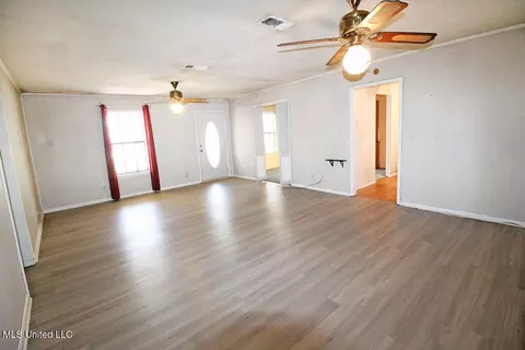 Living - 22000 Northview Dr, Moss Point, MS 39562 photo 4 of 4
