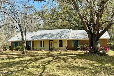 22000 Northview Dr, Moss Point, MS 39562