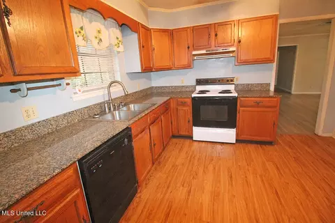 Kitchen - 22000 Northview Dr, Moss Point, MS 39562 photo 1 of 6