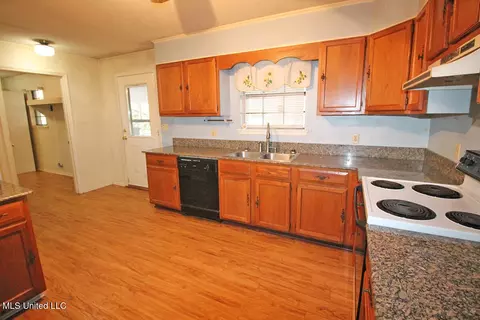 Kitchen - 22000 Northview Dr, Moss Point, MS 39562 photo 2 of 6