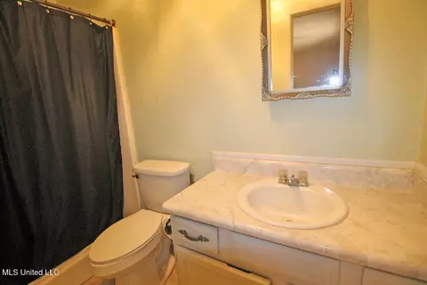 Bath - 22000 Northview Dr, Moss Point, MS 39562 photo 1 of 2