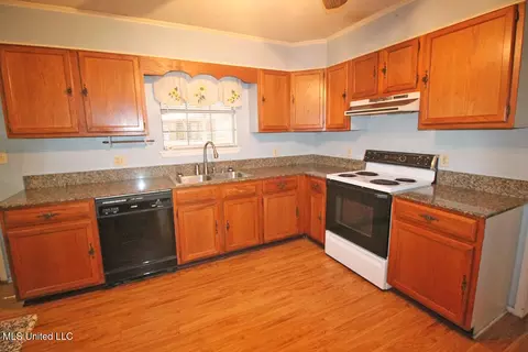 Kitchen - 22000 Northview Dr, Moss Point, MS 39562 photo 3 of 6