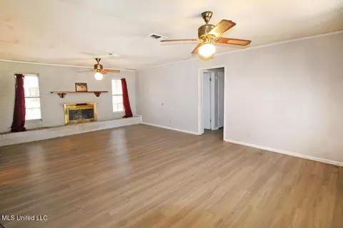 Living - 22000 Northview Dr, Moss Point, MS 39562 photo 1 of 4