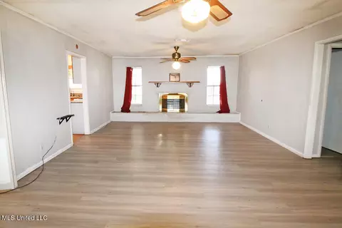 Living - 22000 Northview Dr, Moss Point, MS 39562 photo 3 of 4