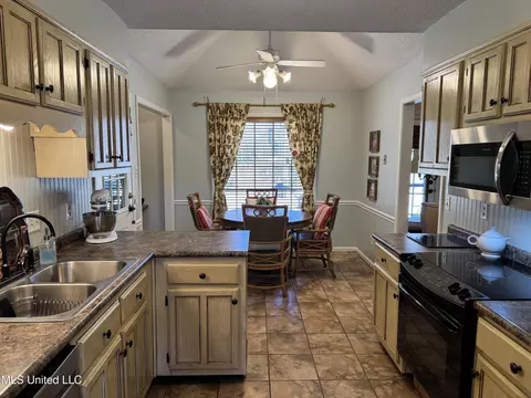 308 E Robinson St, Hernando, MS 38632 photo 12