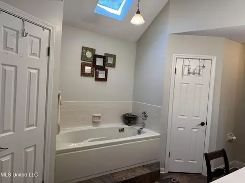 308 E Robinson St, Hernando, MS 38632 photo 17