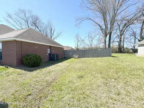 1009 Windmill Dr, Byram, MS 39272 photo 4