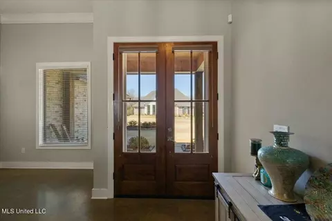 Entry Way - 302 Summit Ln, Canton, MS 39046 photo 2 of 7