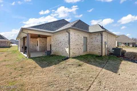 Exterior - 302 Summit Ln, Canton, MS 39046 photo 8 of 8