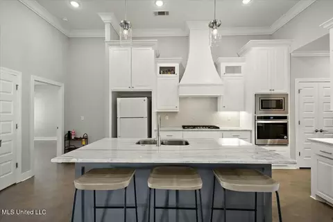 Kitchen - 302 Summit Ln, Canton, MS 39046 photo 2 of 3