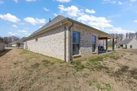 Exterior - 302 Summit Ln, Canton, MS 39046 photo 7 of 8
