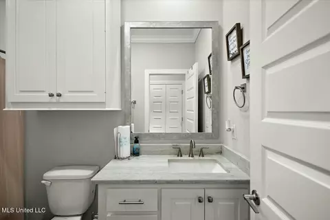 Bath - 302 Summit Ln, Canton, MS 39046 photo 5 of 7