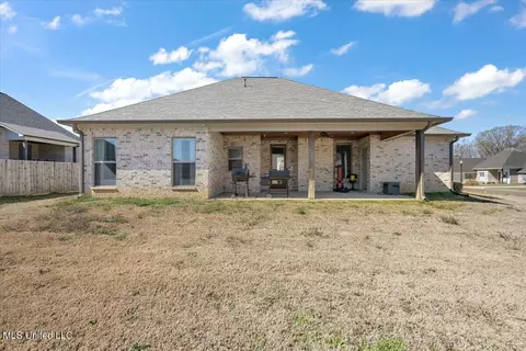 Exterior - 302 Summit Ln, Canton, MS 39046 photo 6 of 8