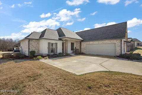 Exterior - 302 Summit Ln, Canton, MS 39046 photo 3 of 8