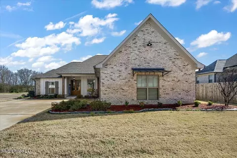 302 Summit Ln, Canton, MS 39046
